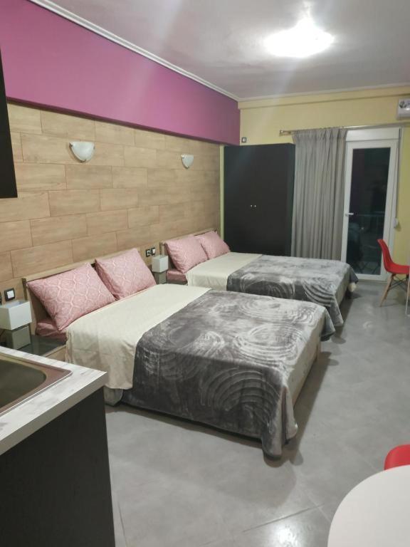 G M 2 Rooms Kentro In The Heart Of The City Larissa Bagian luar foto