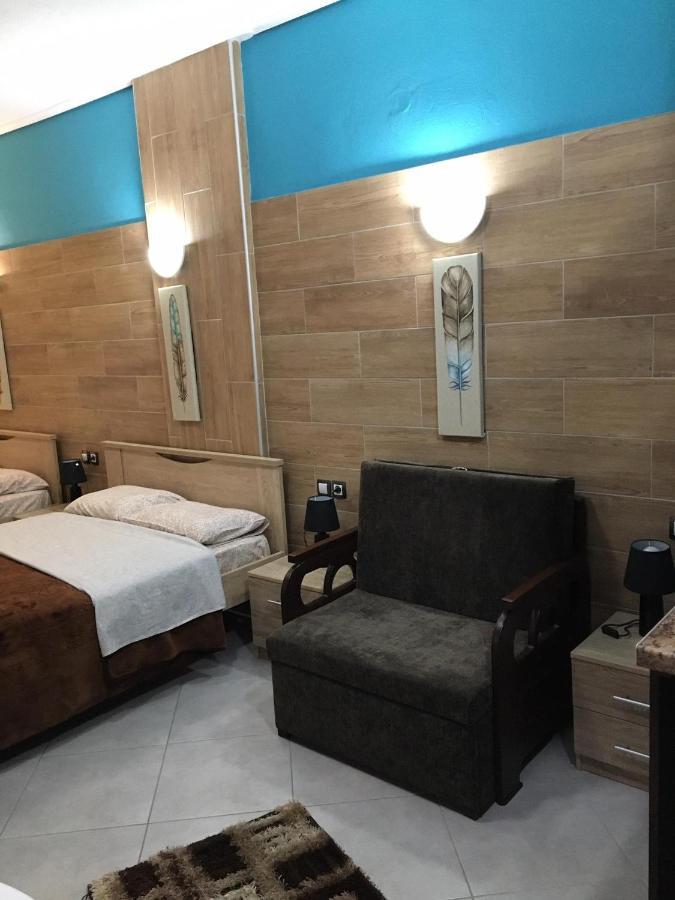 G M 2 Rooms Kentro In The Heart Of The City Larissa Bagian luar foto